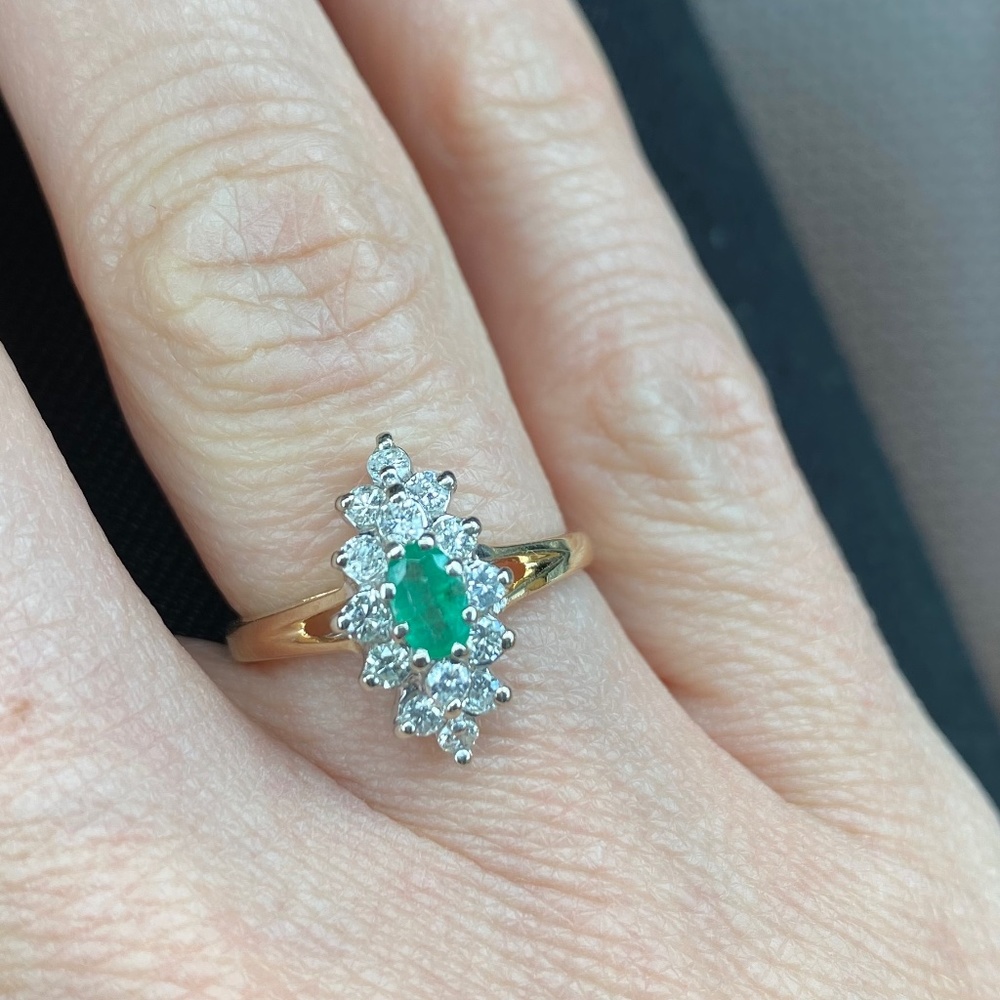 Vintage emerald diamond ring 14k gold ring with emerald and diamonds.